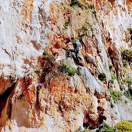 Corallina Relais & Climbing Center
