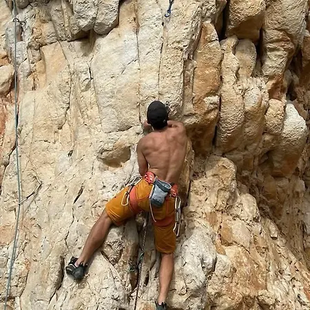 Corallina Relais & Climbing Center *